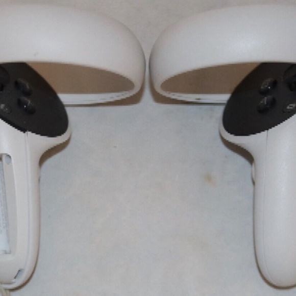 Meta Oculus Quest 2 With Controllers - Picture 11 of 14